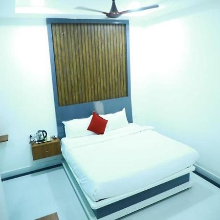 Hotel Sri Raghavendra Grand Turkapally Zewnętrze zdjęcie