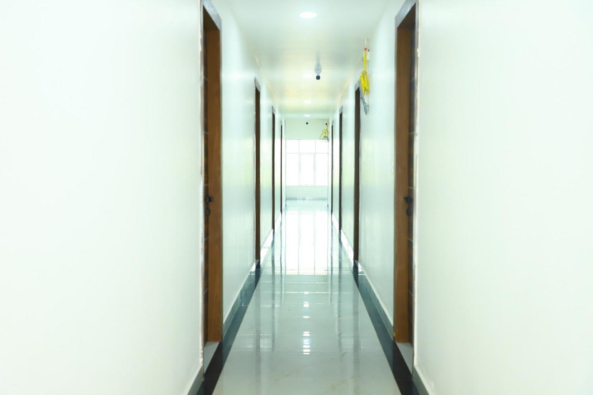Hotel Sri Raghavendra Grand Turkapally Zewnętrze zdjęcie